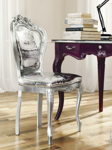 Яркий стул для кабинета в отделке серебром от Flai